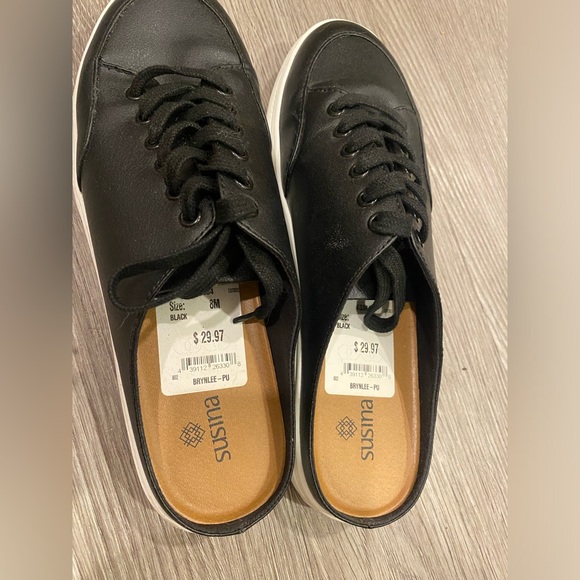Susina slip on runners. Size 8. - Picture 2 of 3